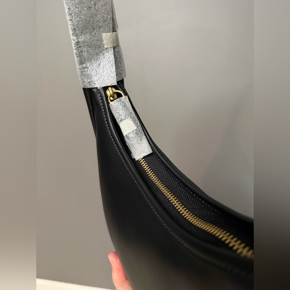 Authentic Coach Curve Zip Black Shoulder Bag - Picture 5 of 8